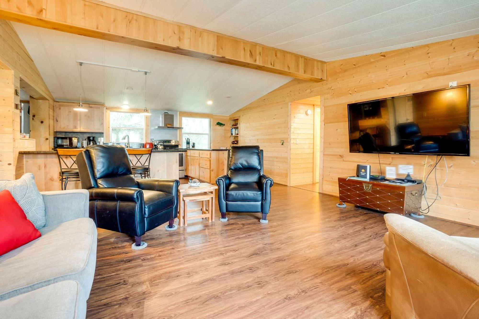 Brookings Home With Deck, Half Mi To Harris Beach! Extérieur photo
