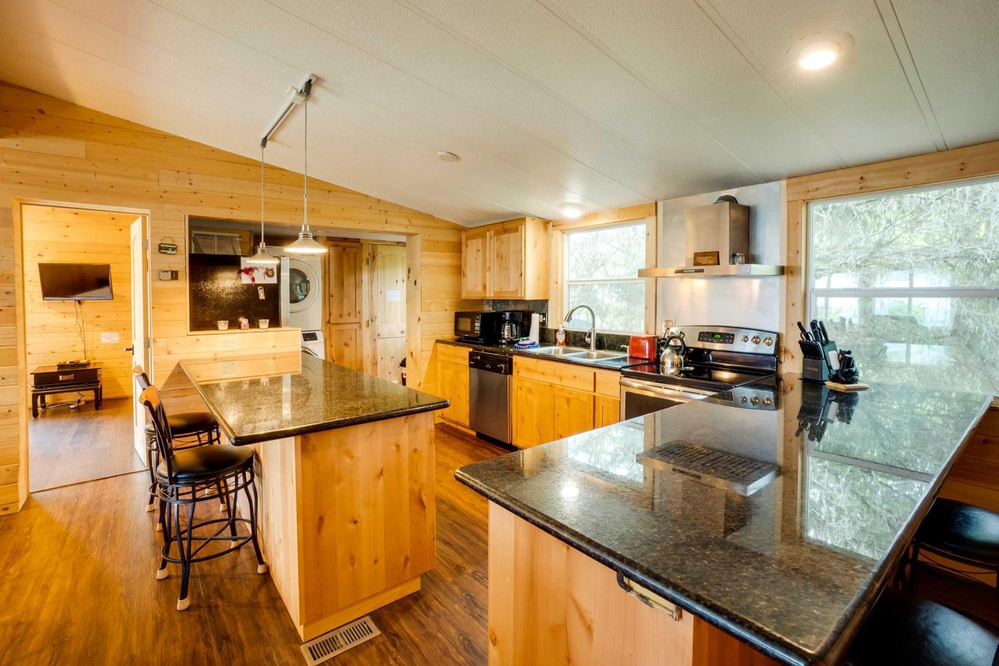 Brookings Home With Deck, Half Mi To Harris Beach! Extérieur photo