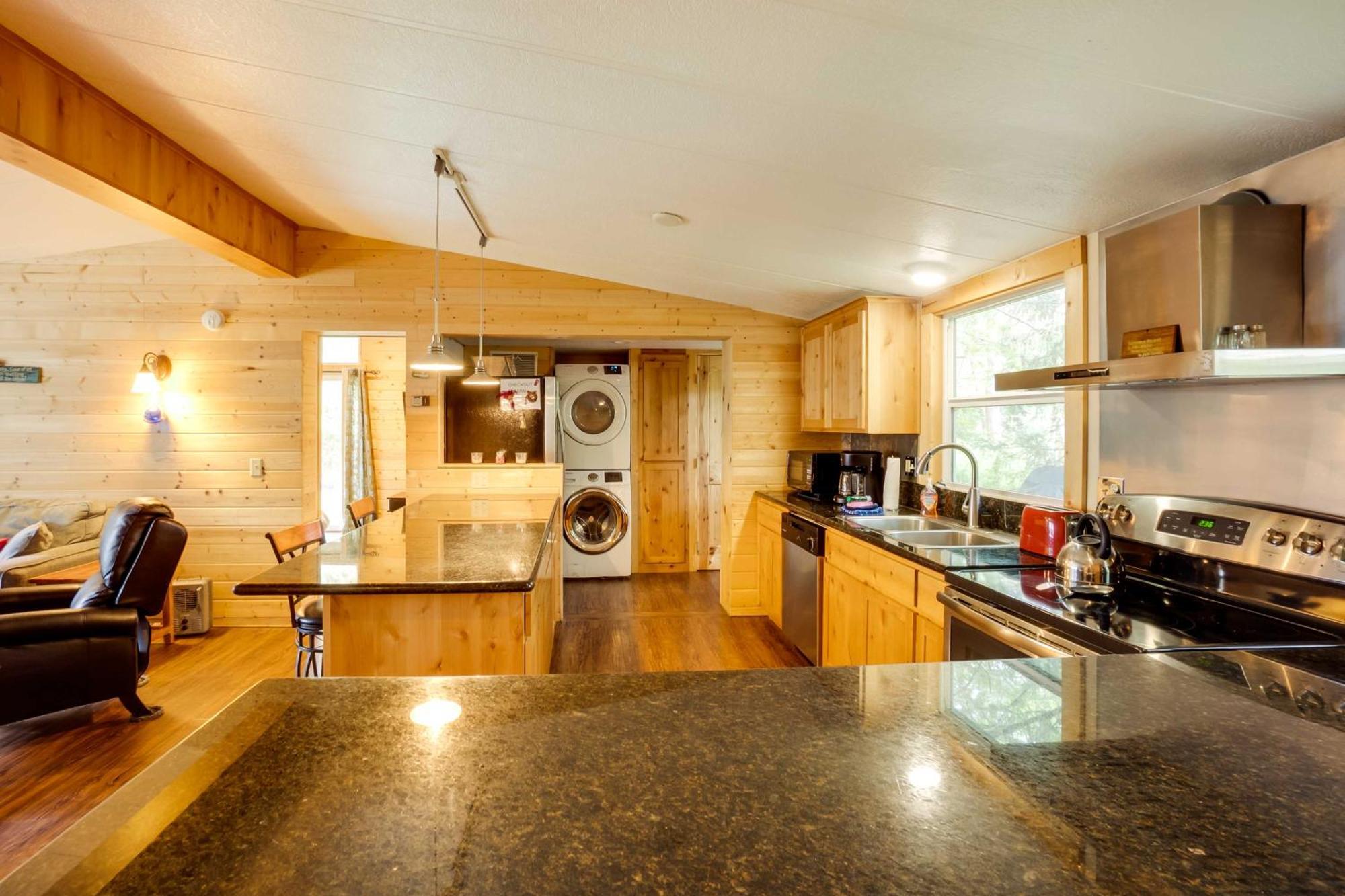 Brookings Home With Deck, Half Mi To Harris Beach! Extérieur photo