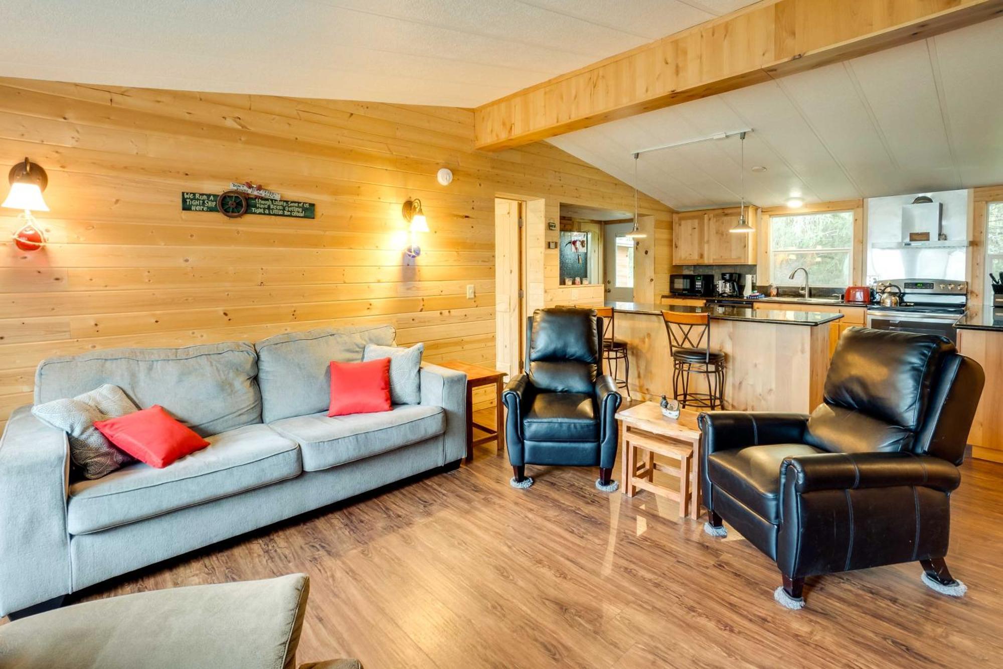 Brookings Home With Deck, Half Mi To Harris Beach! Extérieur photo