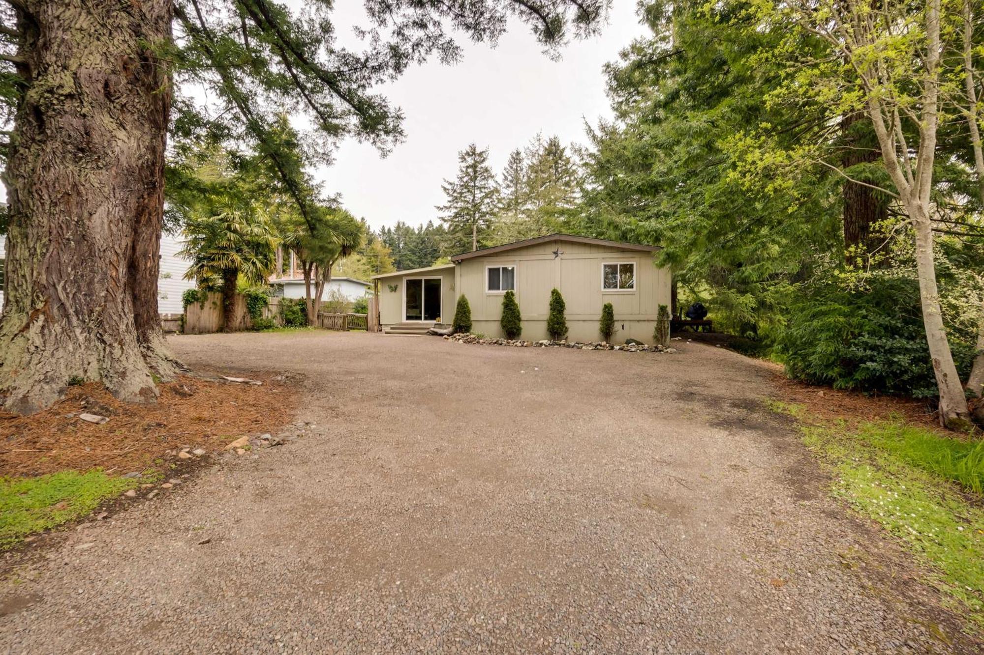 Brookings Home With Deck, Half Mi To Harris Beach! Extérieur photo