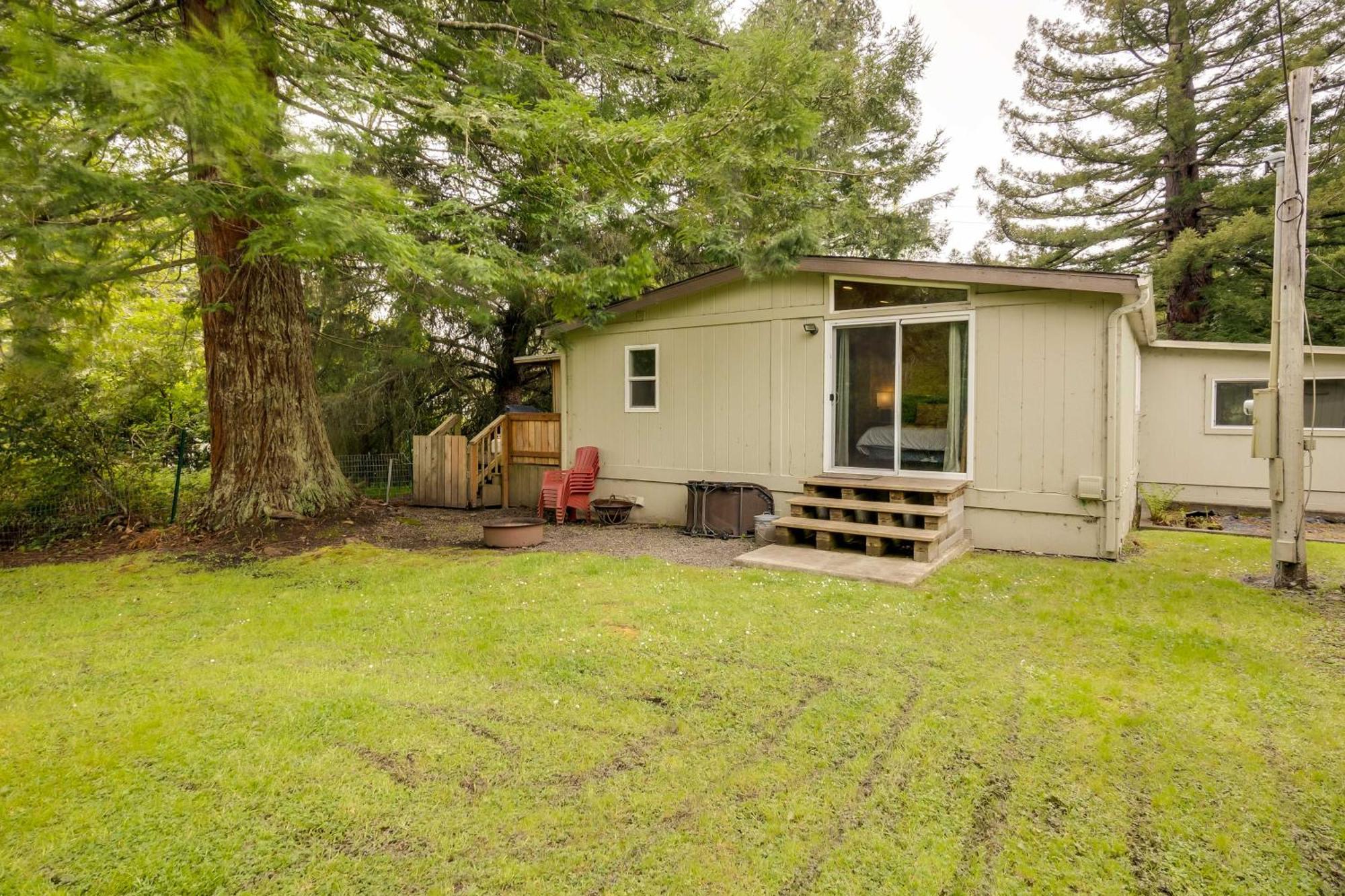 Brookings Home With Deck, Half Mi To Harris Beach! Extérieur photo